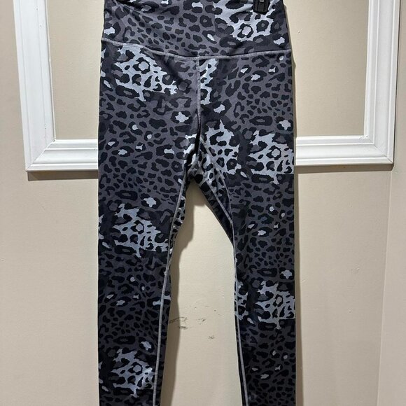 Stylish Black Leopard Print Leggings - Picture 1 of 3